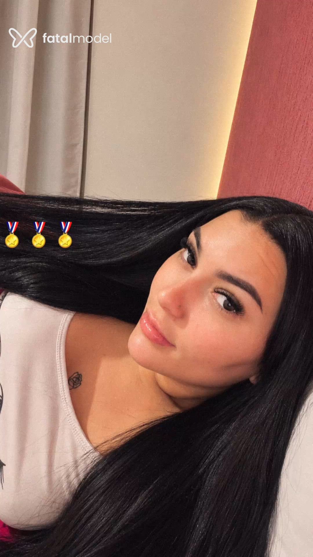 Acompanhante mulher com cabelo castanho de olhos castanhos - Mel Bittencourt