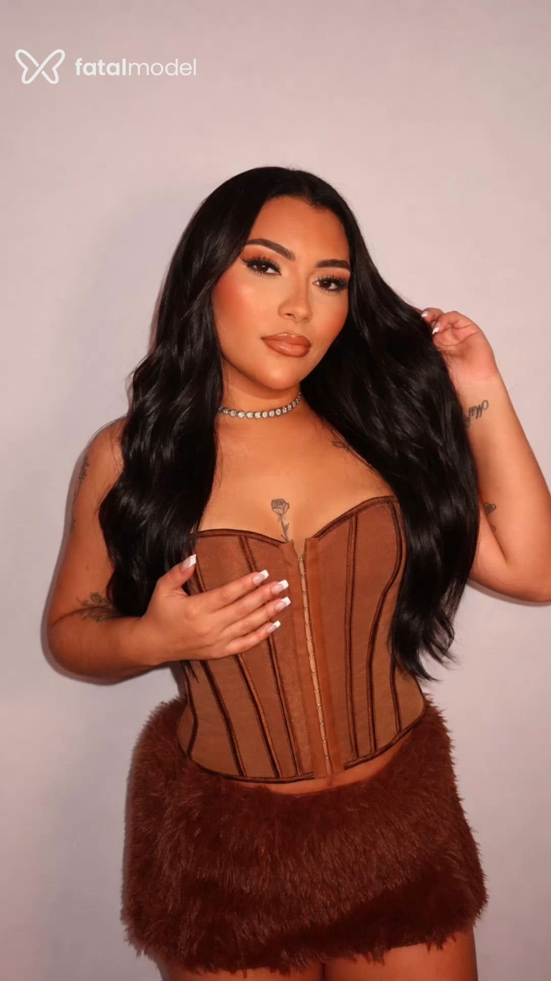 Acompanhante mulher com cabelo castanho de olhos castanhos - Mel Bittencourt
