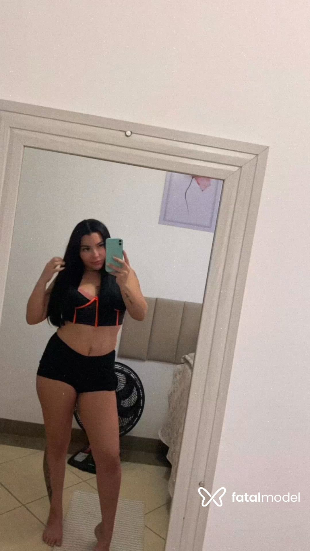 Acompanhante mulher com cabelo castanho de olhos castanhos - Mel Bittencourt