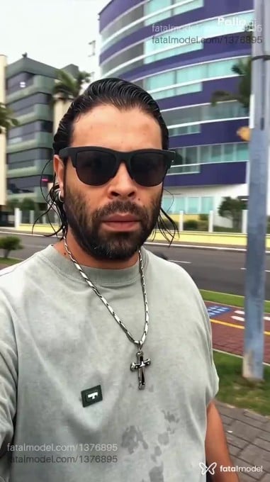 Acompanhante homem morena (o) de olhos castanhos em Itapema - Isevenbernard