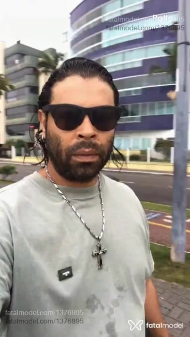 Acompanhante homem morena (o) de olhos castanhos em Itapema - Isevenbernard
