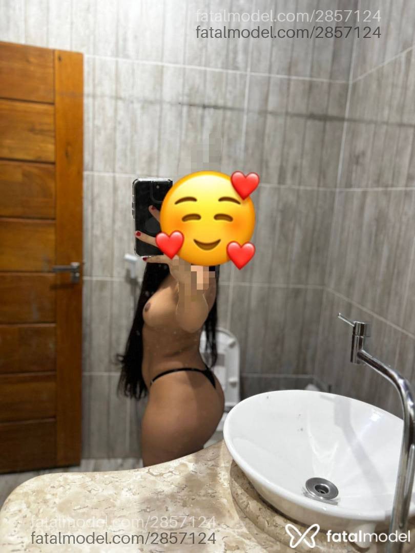 Acompanhante mulher morena (o) de olhos pretos - Feh