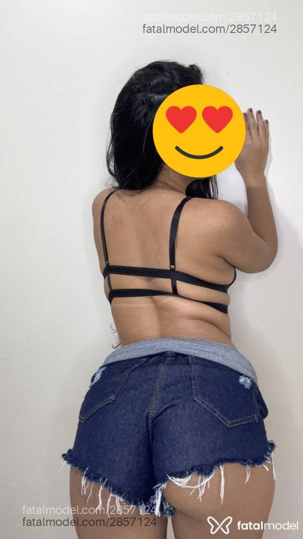 Acompanhante mulher morena (o) de olhos pretos - Feh