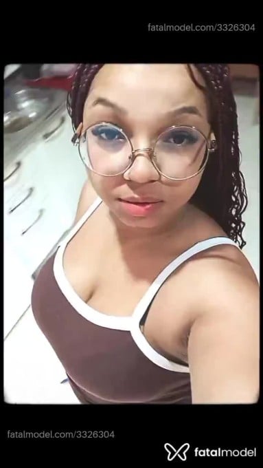 Acompanhante mulher com cabelo colorido de olhos castanhos em Virtual Acompanhante mulher com cabelo colorido de olhos castanhos em Virtual - Nanndiiz