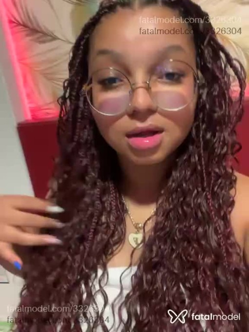 Acompanhante mulher com cabelo colorido de olhos castanhos em Virtual Acompanhante mulher com cabelo colorido de olhos castanhos em Virtual - Nanndiiz