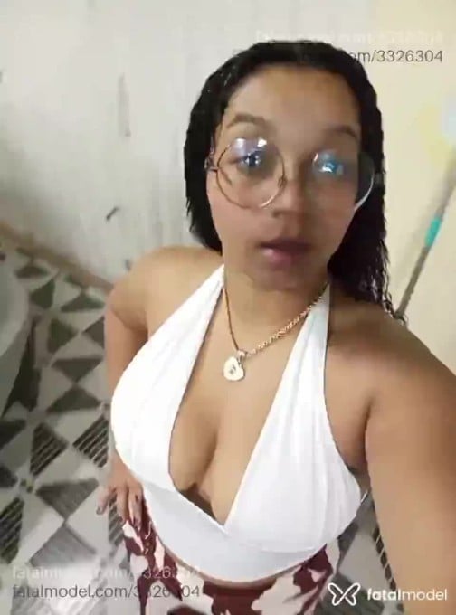 Acompanhante mulher com cabelo colorido de olhos castanhos em Virtual Acompanhante mulher com cabelo colorido de olhos castanhos em Virtual - Nanndiiz