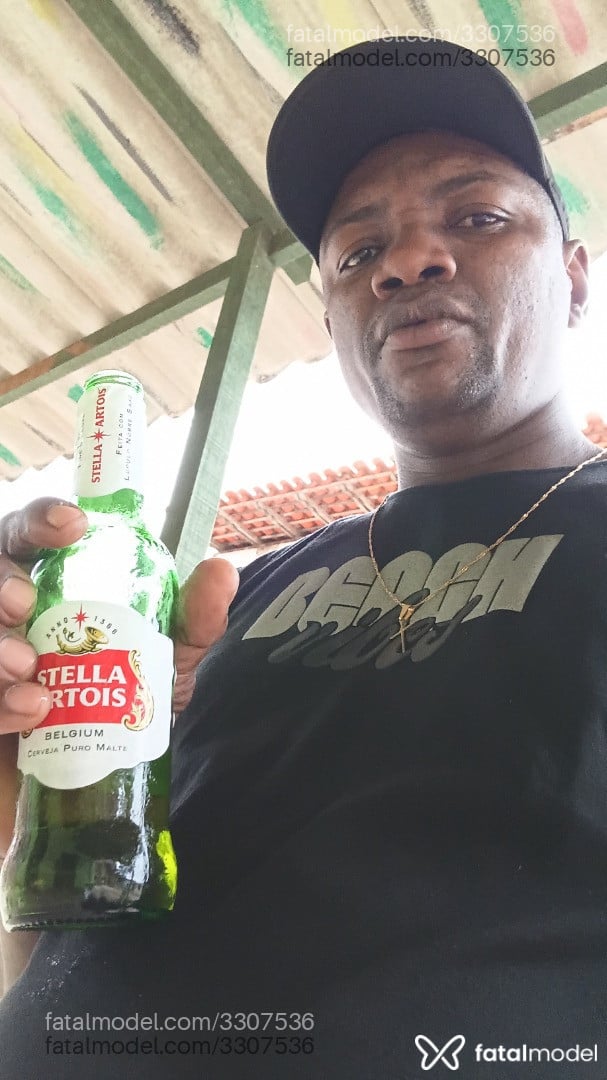 Acompanhante homem com cabelo grisalho de olhos pretos em São Luís - Hernany