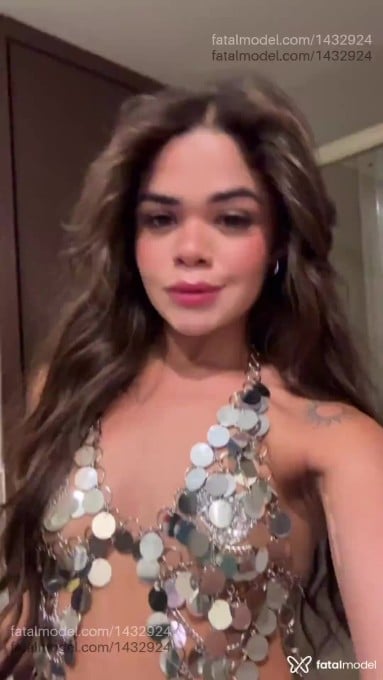 Acompanhante mulher com cabelo castanho de olhos mel em Porto Alegre - Isa
