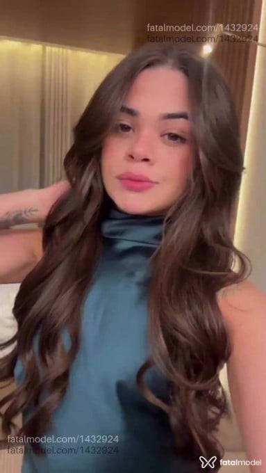 Acompanhante mulher com cabelo castanho de olhos mel em Porto Alegre - Isa