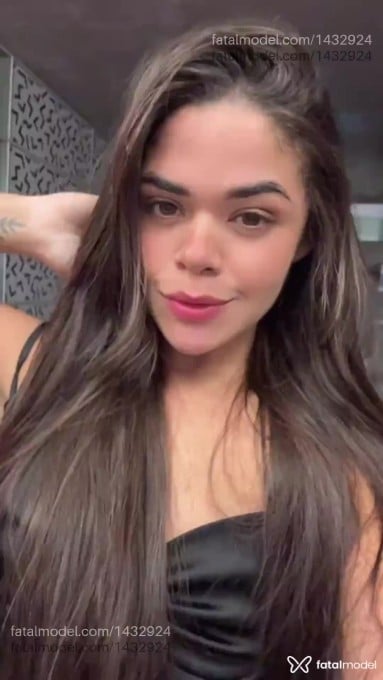 Acompanhante mulher com cabelo castanho de olhos mel em Porto Alegre - Isa
