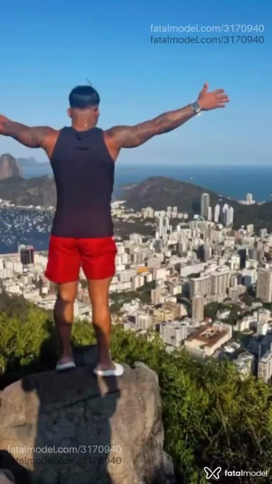 Acompanhante homem morena (o) de olhos pretos - Felipe Acompanhante homem morena (o) de olhos pretos - Felipe
