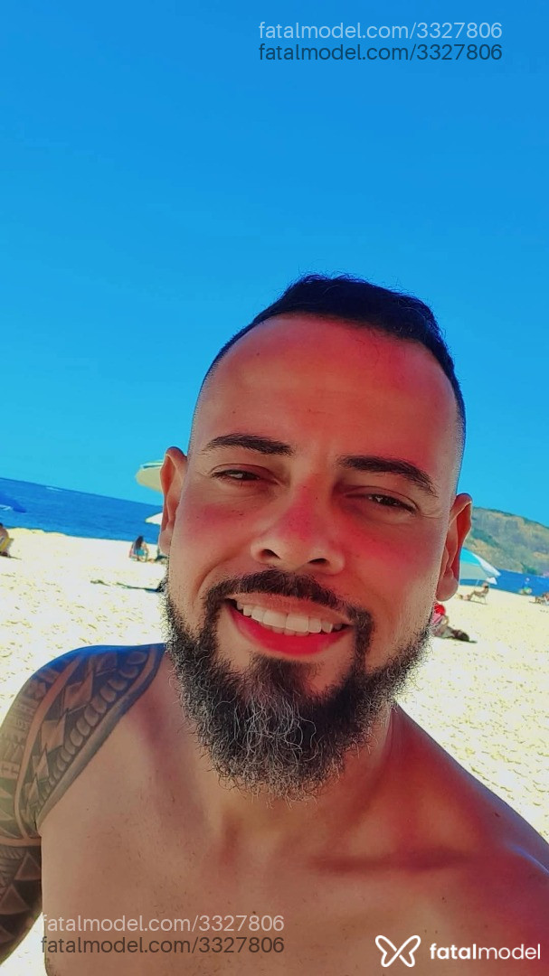 Acompanhante homem com cabelo castanho de olhos mel em São Gonçalo - Enzo Perez