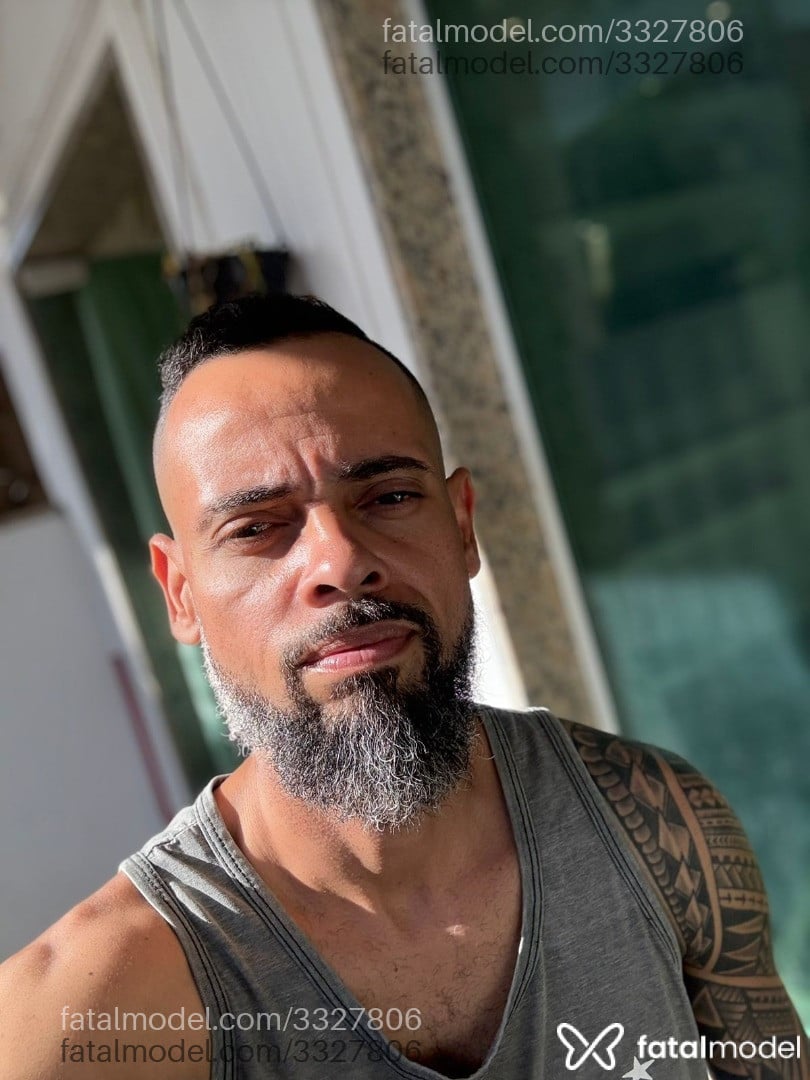 Acompanhante homem com cabelo castanho de olhos mel em São Gonçalo - Enzo Perez
