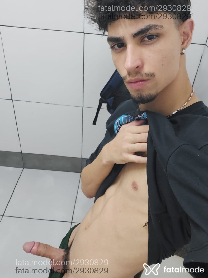 Acompanhante homem com cabelo castanho de olhos castanhos em Araras Acompanhante homem com cabelo castanho de olhos castanhos em Araras - Guilherme Moraes