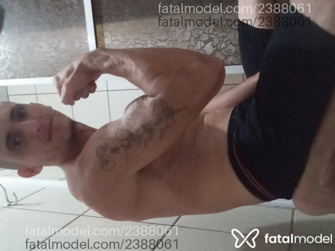 Acompanhante homem com cabelo castanho de olhos castanhos em Balneário Piçarras Acompanhante homem com cabelo castanho de olhos castanhos em Balneário Piçarras - Cris Preto