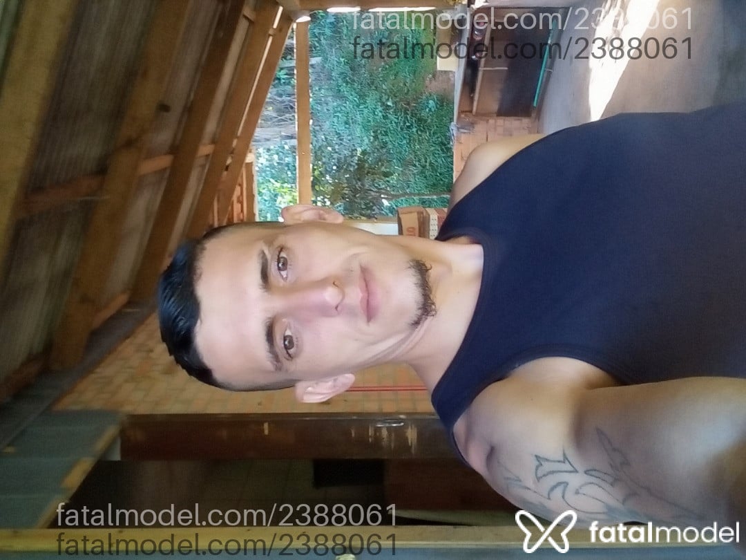 Acompanhante homem com cabelo castanho de olhos castanhos em Balneário Piçarras Acompanhante homem com cabelo castanho de olhos castanhos em Balneário Piçarras - Cris Preto