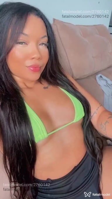 Acompanhante mulher morena (o) de olhos verdes em Varginha Acompanhante mulher morena (o) de olhos verdes em Varginha - Karen