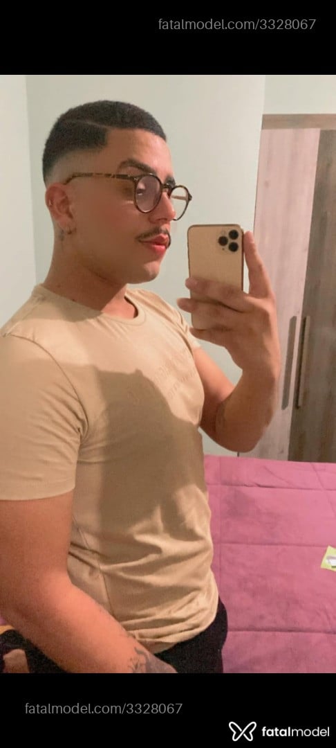 Acompanhante homem morena (o) de olhos castanhos - Oliver Acompanhante homem morena (o) de olhos castanhos - Oliver