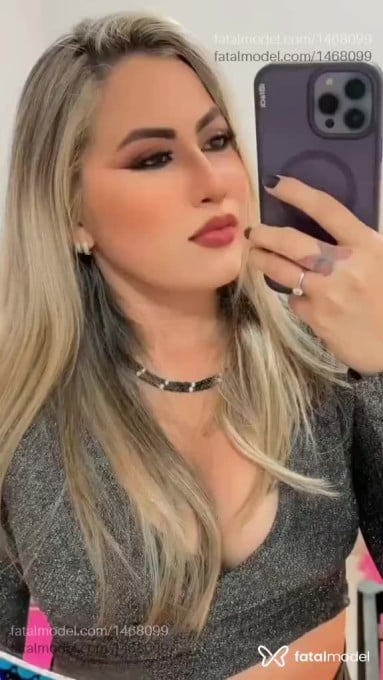 Acompanhante mulher loira (o) de olhos castanhos - Leticia Acompanhante mulher loira (o) de olhos castanhos - Leticia