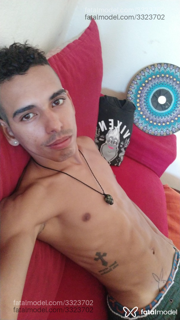 Acompanhante homem com cabelo castanho de olhos castanhos em Virtual Acompanhante homem com cabelo castanho de olhos castanhos em Virtual - Vitor Moraes