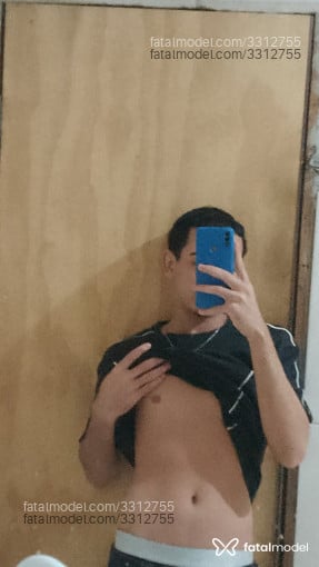 Acompanhante homem morena (o) de olhos castanhos em Vila Velha - Mineirinho