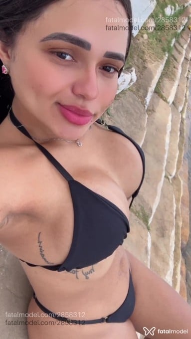 Acompanhante mulher com cabelo castanho de olhos pretos em Maringá - Júlia Santos