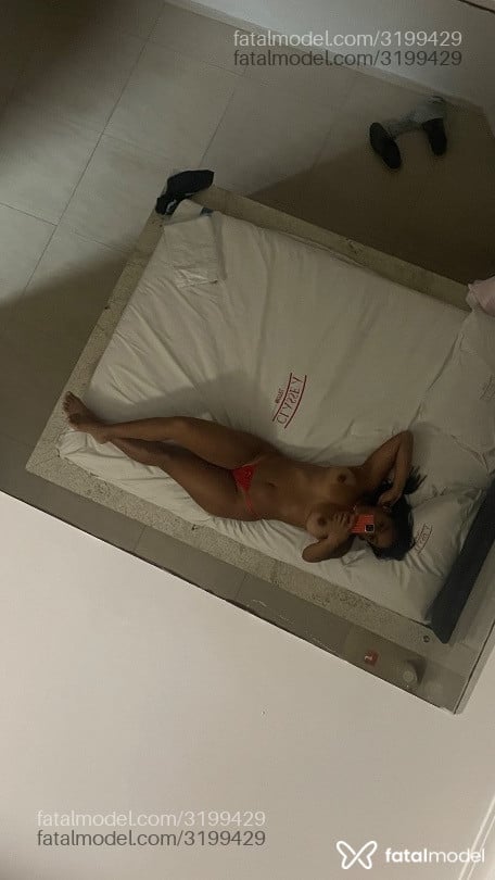 Acompanhante mulher morena (o) de olhos castanhos - Pretinhamt Acompanhante mulher morena (o) de olhos castanhos - Pretinhamt