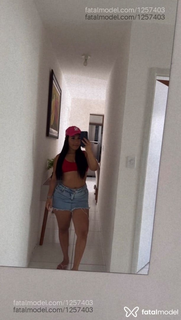 Acompanhante mulher com cabelo castanho de olhos castanhos - Luise Morais