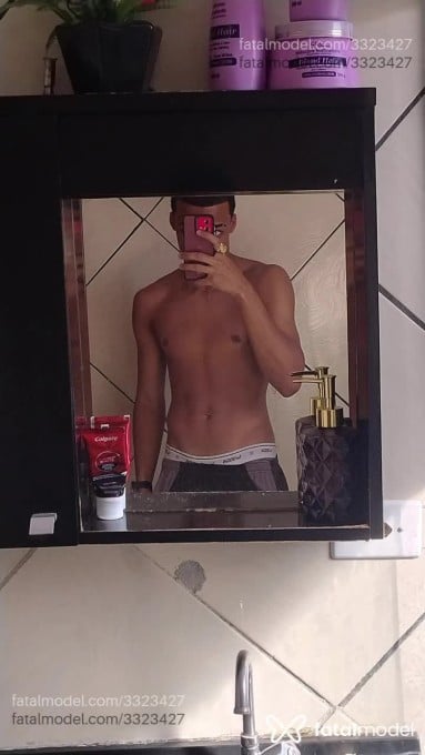Acompanhante homem com cabelo castanho de olhos castanhos - Ryan Freitas