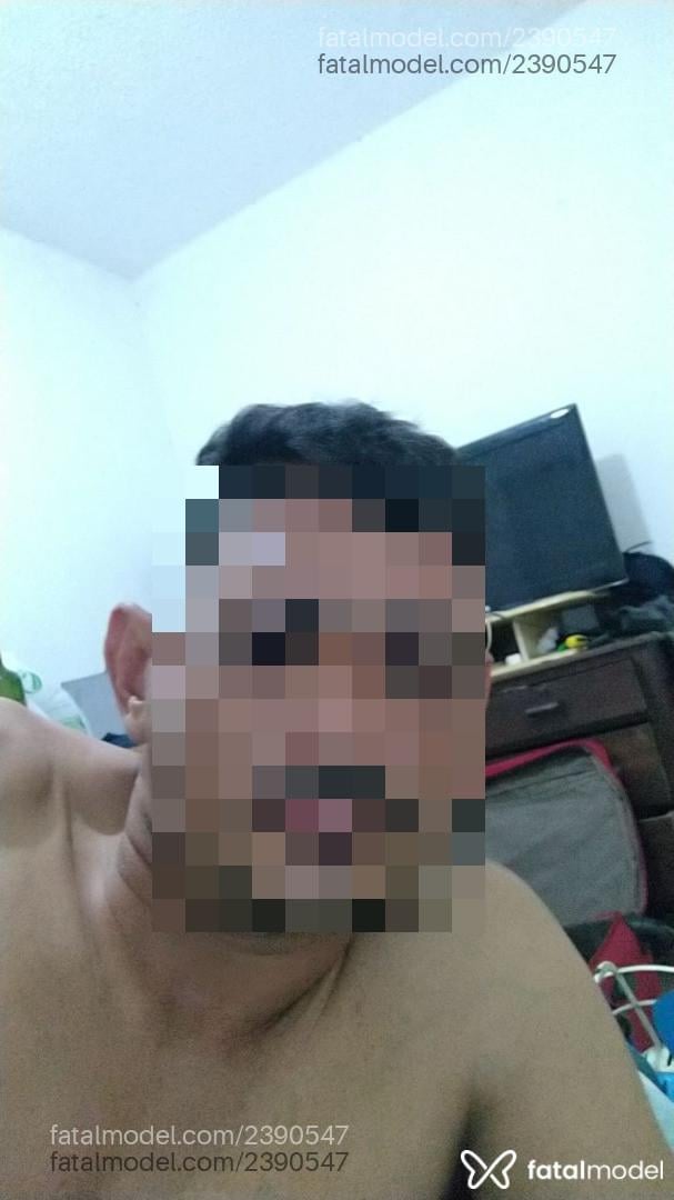 Acompanhante homem com cabelo castanho de olhos castanhos - Parana Acompanhante homem com cabelo castanho de olhos castanhos - Parana