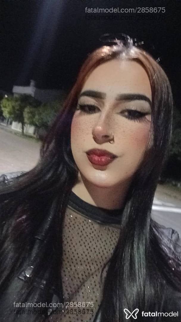 Acompanhante mulher trans morena (o) de olhos castanhos - Rauana