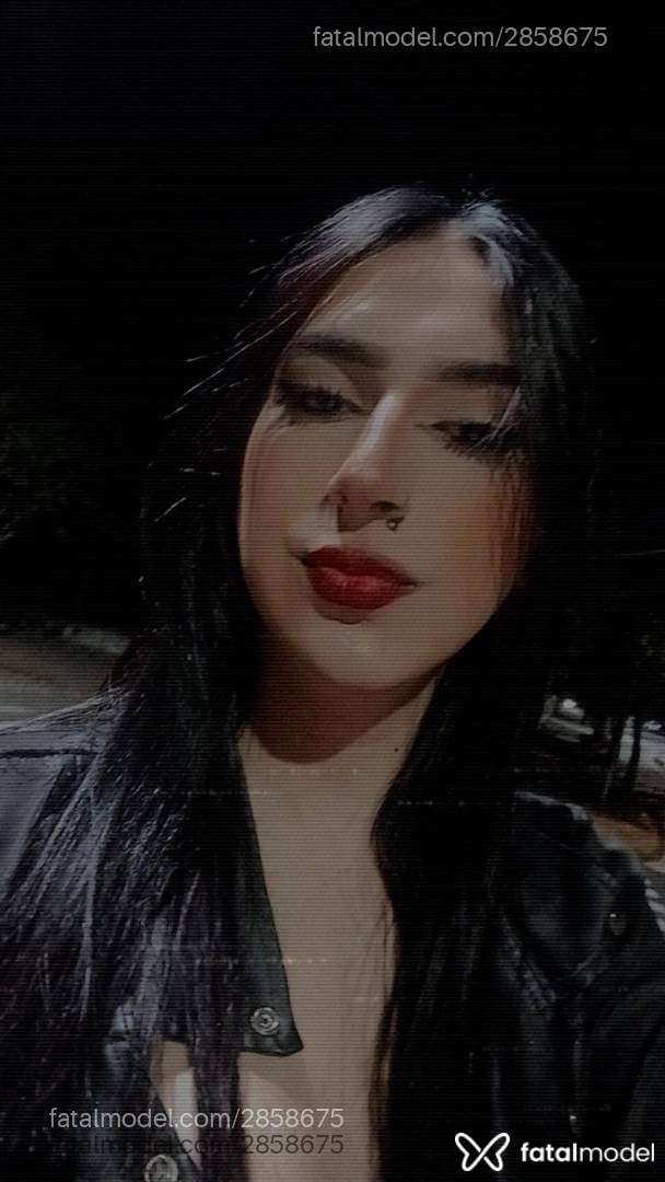 Acompanhante mulher trans morena (o) de olhos castanhos - Rauana