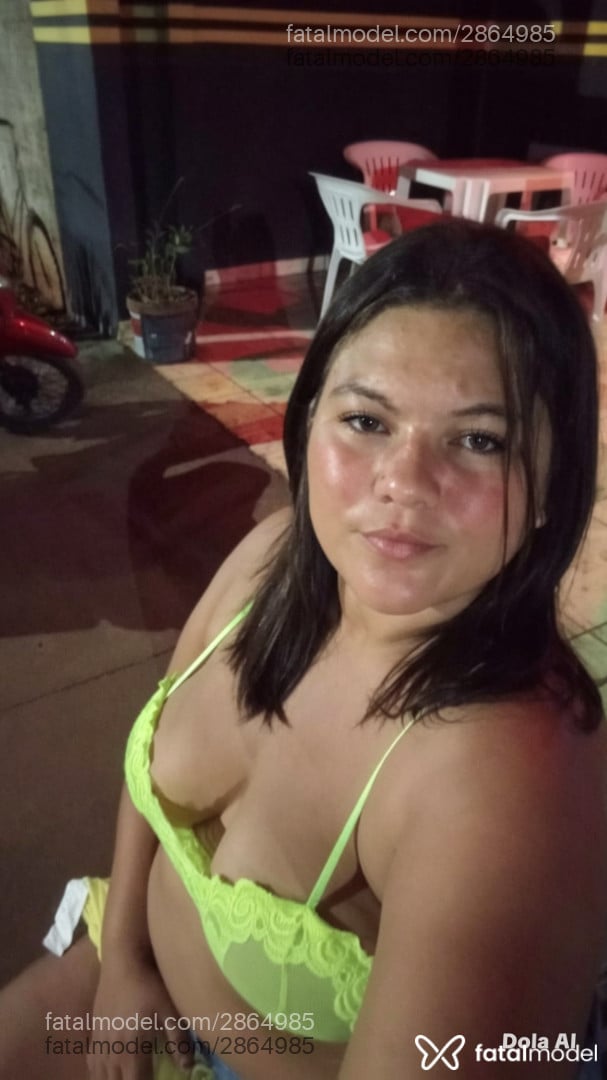 Acompanhante mulher com cabelo castanho de olhos verdes em Campo Novo do Parecis - Aninha