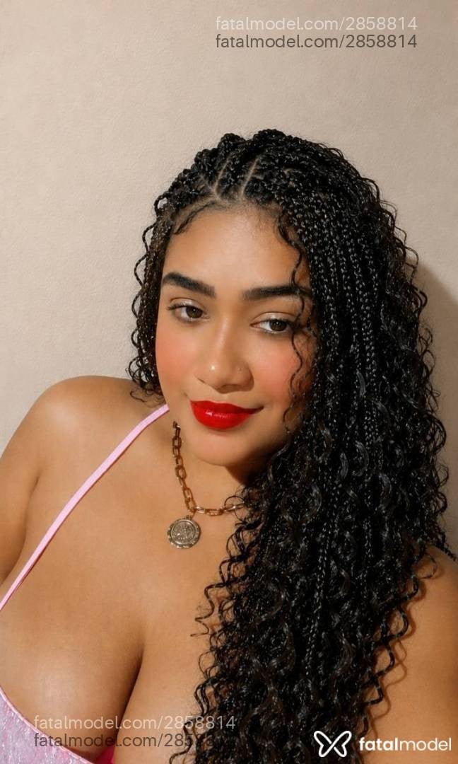 Acompanhante mulher com cabelo castanho de olhos castanhos - Paolla