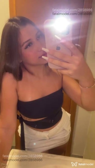 Acompanhante mulher com cabelo castanho de olhos mel - Jade