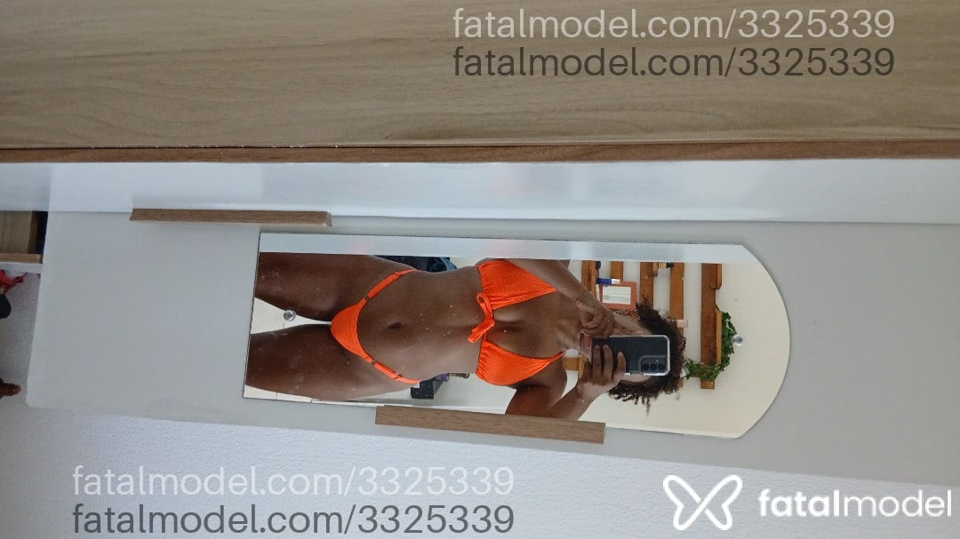 Acompanhante mulher com cabelo castanho de olhos castanhos em Virtual Acompanhante mulher com cabelo castanho de olhos castanhos em Virtual - Doidinha