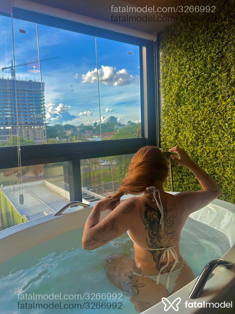 Acompanhante mulher ruiva (o) de olhos castanhos - Aurora Ruby