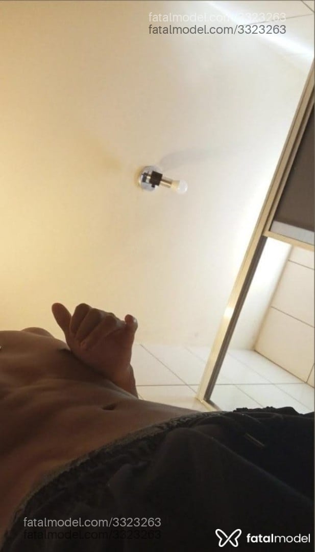 Acompanhante homem com cabelo castanho de olhos pretos em Virtual Acompanhante homem com cabelo castanho de olhos pretos em Virtual - Jones