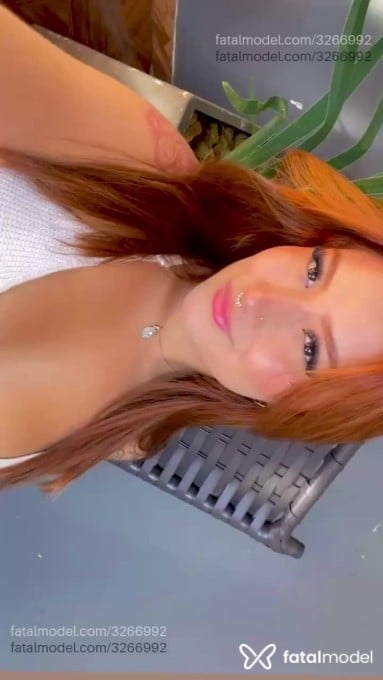 Acompanhante mulher ruiva (o) de olhos castanhos - Aurora Ruby