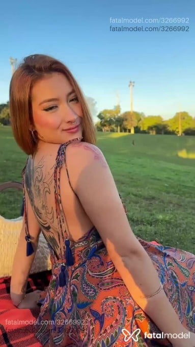 Acompanhante mulher ruiva (o) de olhos castanhos - Aurora Ruby