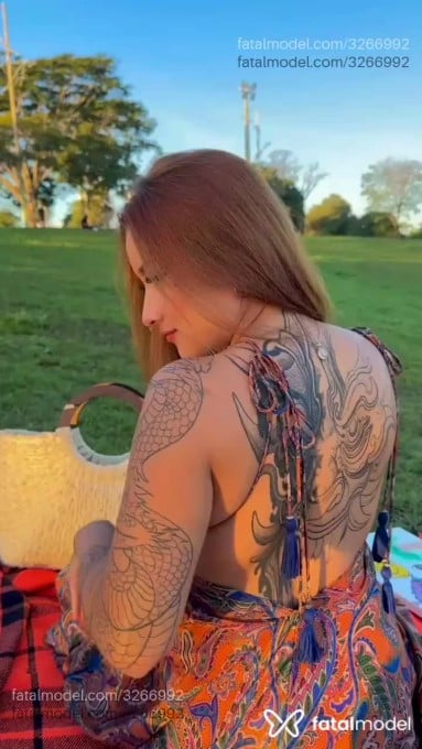 Acompanhante mulher ruiva (o) de olhos castanhos - Aurora Ruby