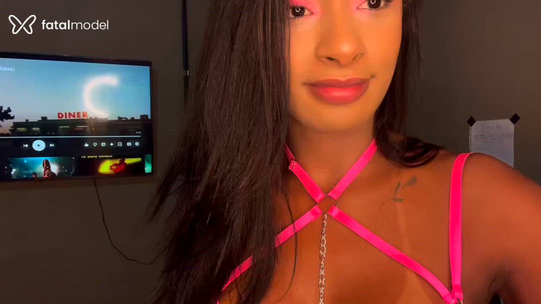 Acompanhante mulher morena (o) de olhos pretos - Pepita