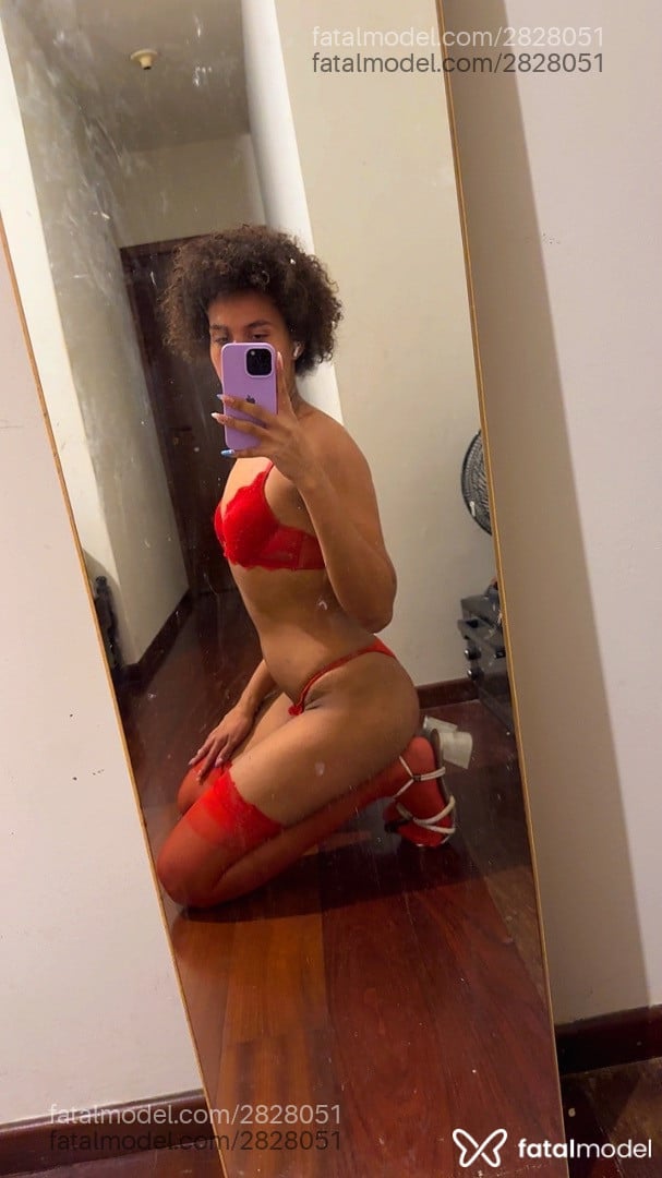 Acompanhante mulher trans morena (o) de olhos castanhos em São José Acompanhante mulher trans morena (o) de olhos castanhos em São José - Ninapink
