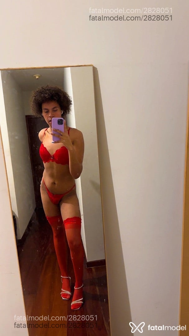 Acompanhante mulher trans morena (o) de olhos castanhos em São José Acompanhante mulher trans morena (o) de olhos castanhos em São José - Ninapink