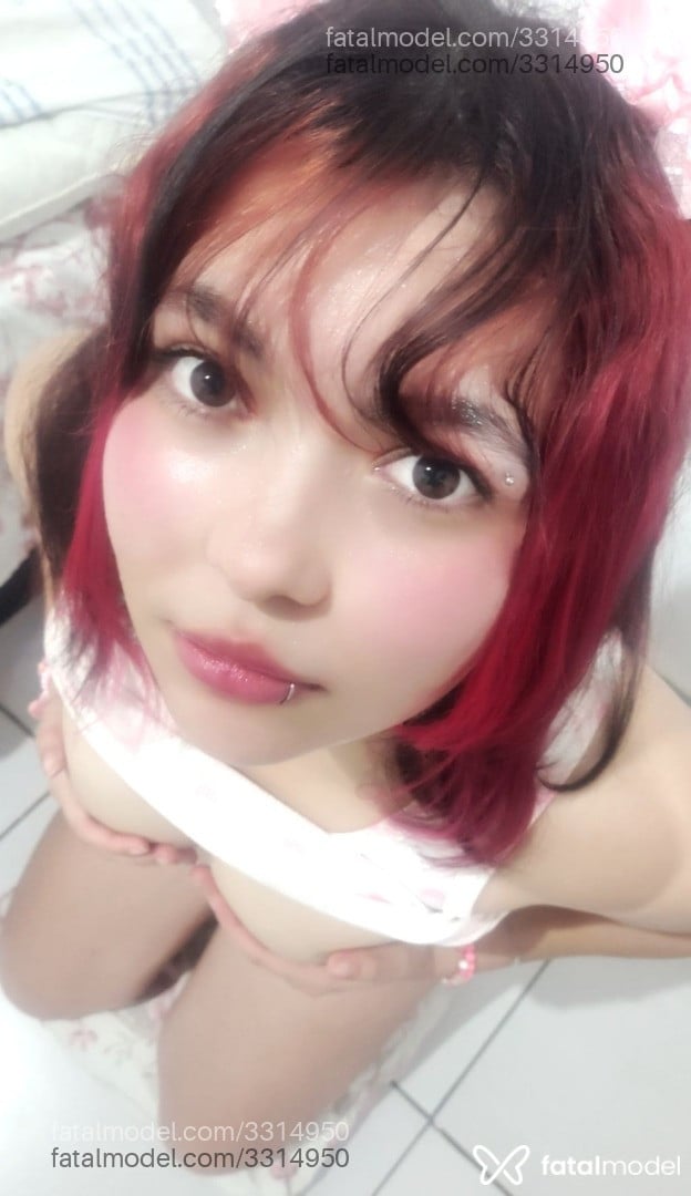 Acompanhante mulher com cabelo colorido de olhos castanhos - Wendyzinha Acompanhante mulher com cabelo colorido de olhos castanhos - Wendyzinha
