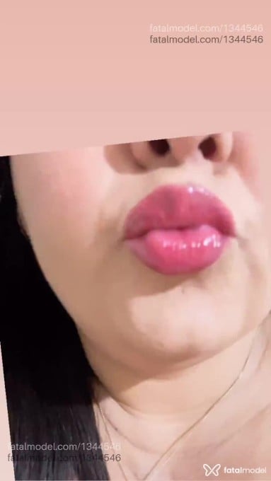 Acompanhante mulher morena (o) de olhos castanhos - Thaís Souza Acompanhante mulher morena (o) de olhos castanhos - Thaís Souza