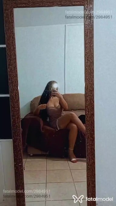 Acompanhante mulher morena (o) de olhos pretos - Morena
