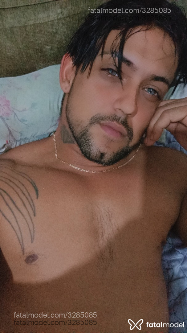 Acompanhante homem com cabelo castanho de olhos castanhos - Duwillia Acompanhante homem com cabelo castanho de olhos castanhos - Duwillia