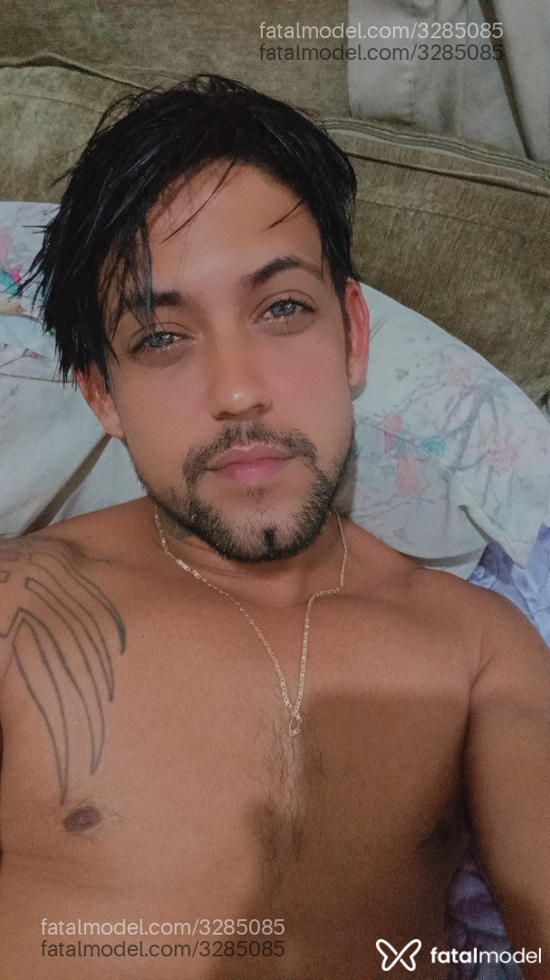 Acompanhante homem com cabelo castanho de olhos castanhos - Duwillia Acompanhante homem com cabelo castanho de olhos castanhos - Duwillia