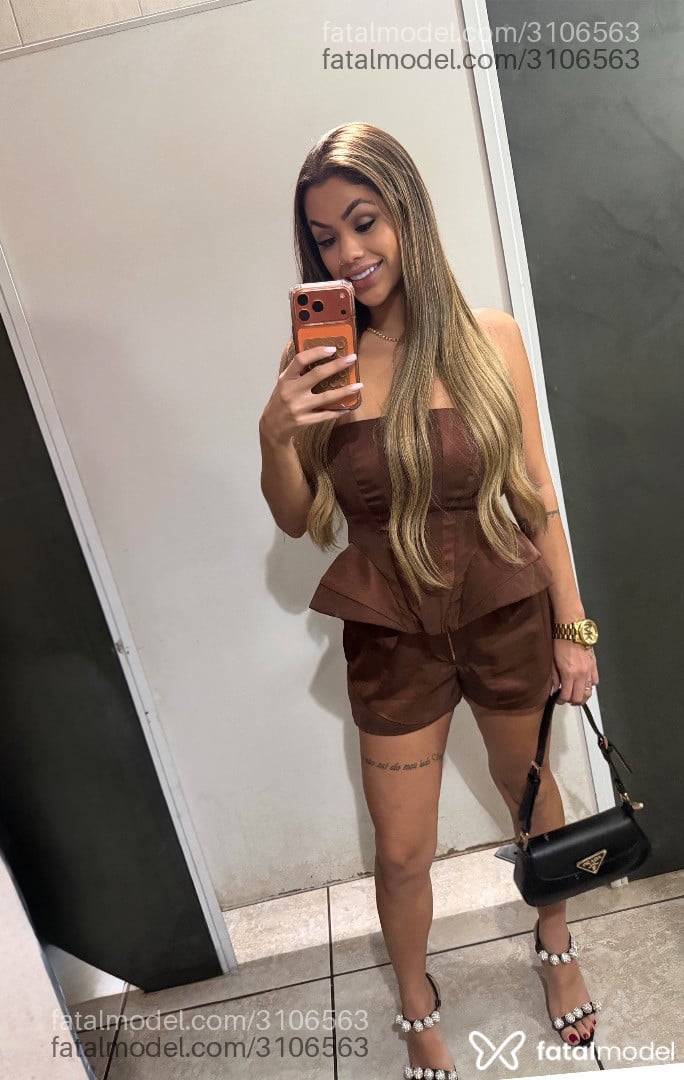 Acompanhante mulher loira (o) de olhos mel em São José dos Campos - Maya Santorini